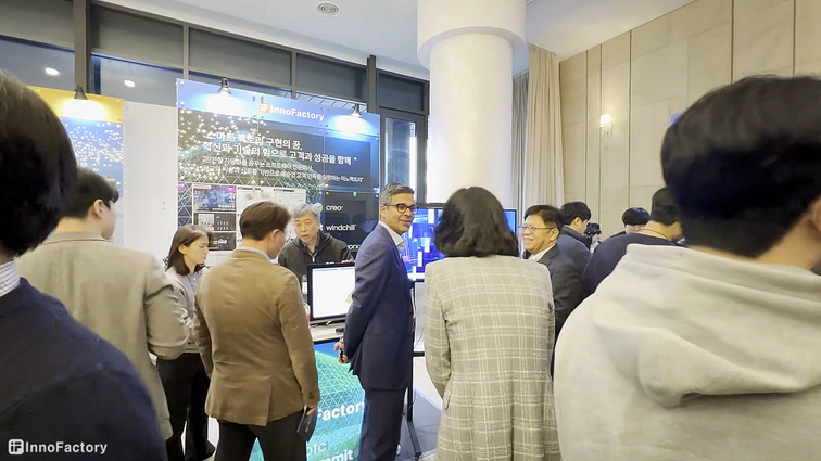 PTC incoming CEO Neil Barua booth visit PTC incoming CEO Neil Barua visiting InnoFactory's booth